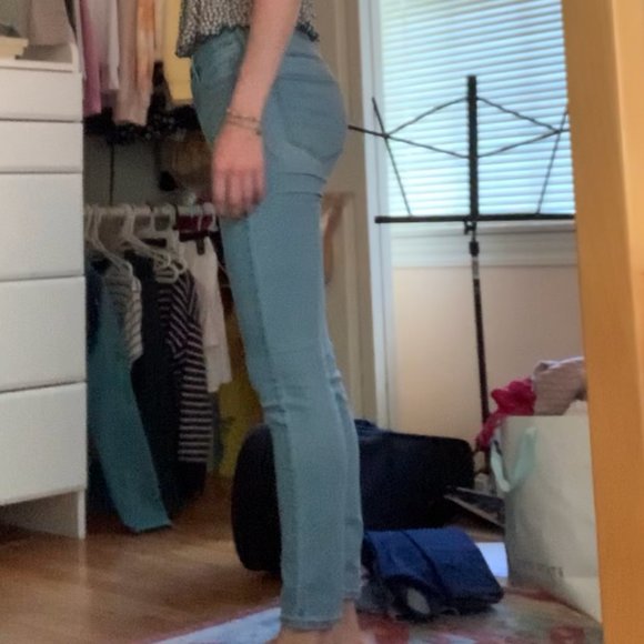 H&M Light Wash Denim Jeans - Picture 2 of 4